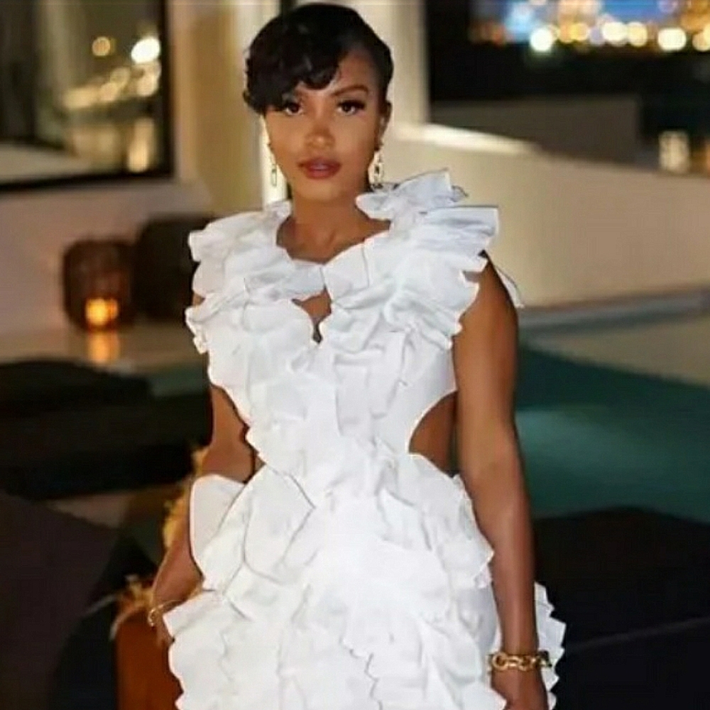 💋WHITE RUFFLLED BACKLESS DRESS!! - Picture 4 of 8